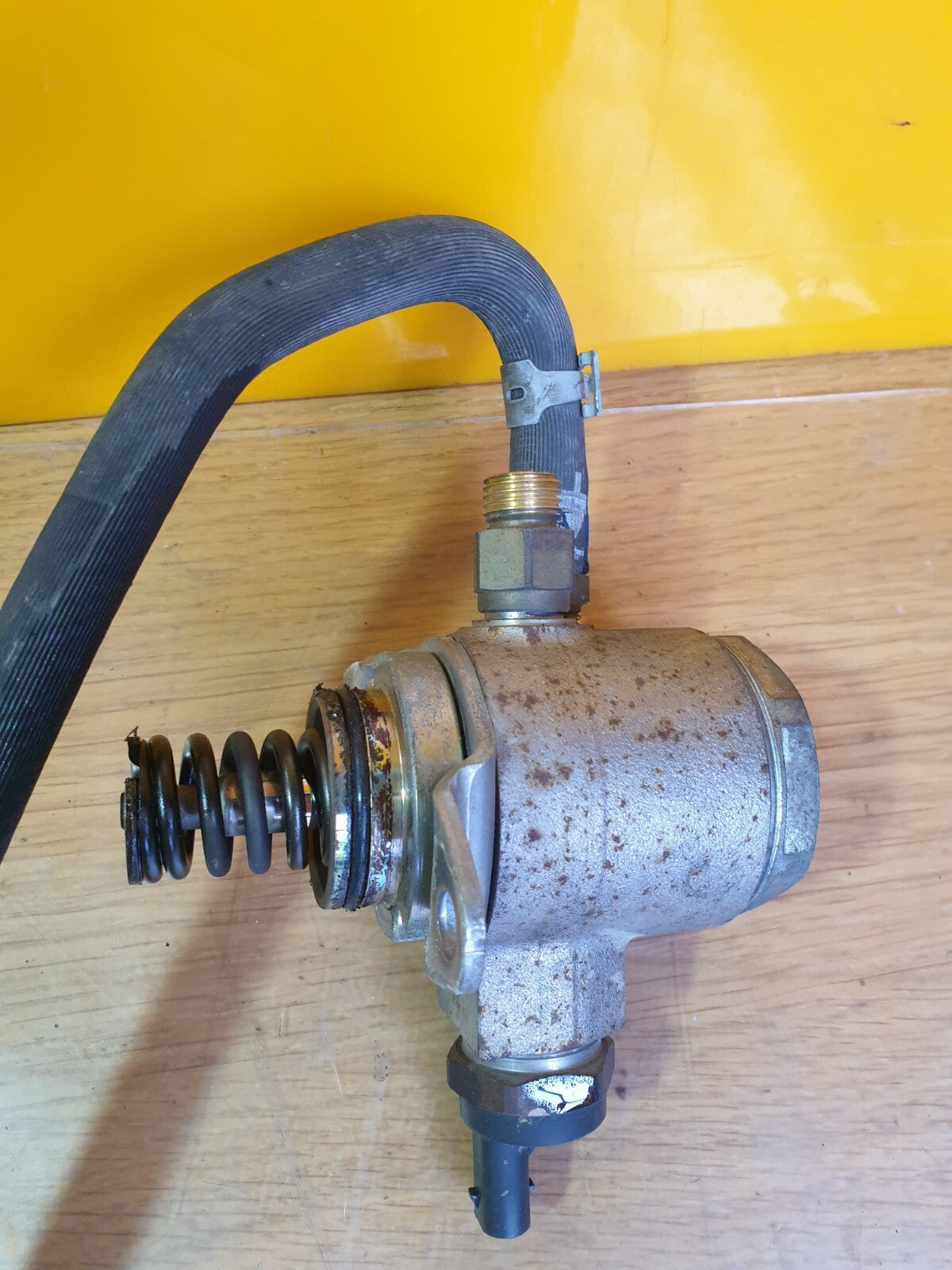 ✅AUDI A1 SPORT 1.4 PETROL 2011 HIGH PRESSURE FUEL PUMP 03C127026D Warranty A139 - Image 3