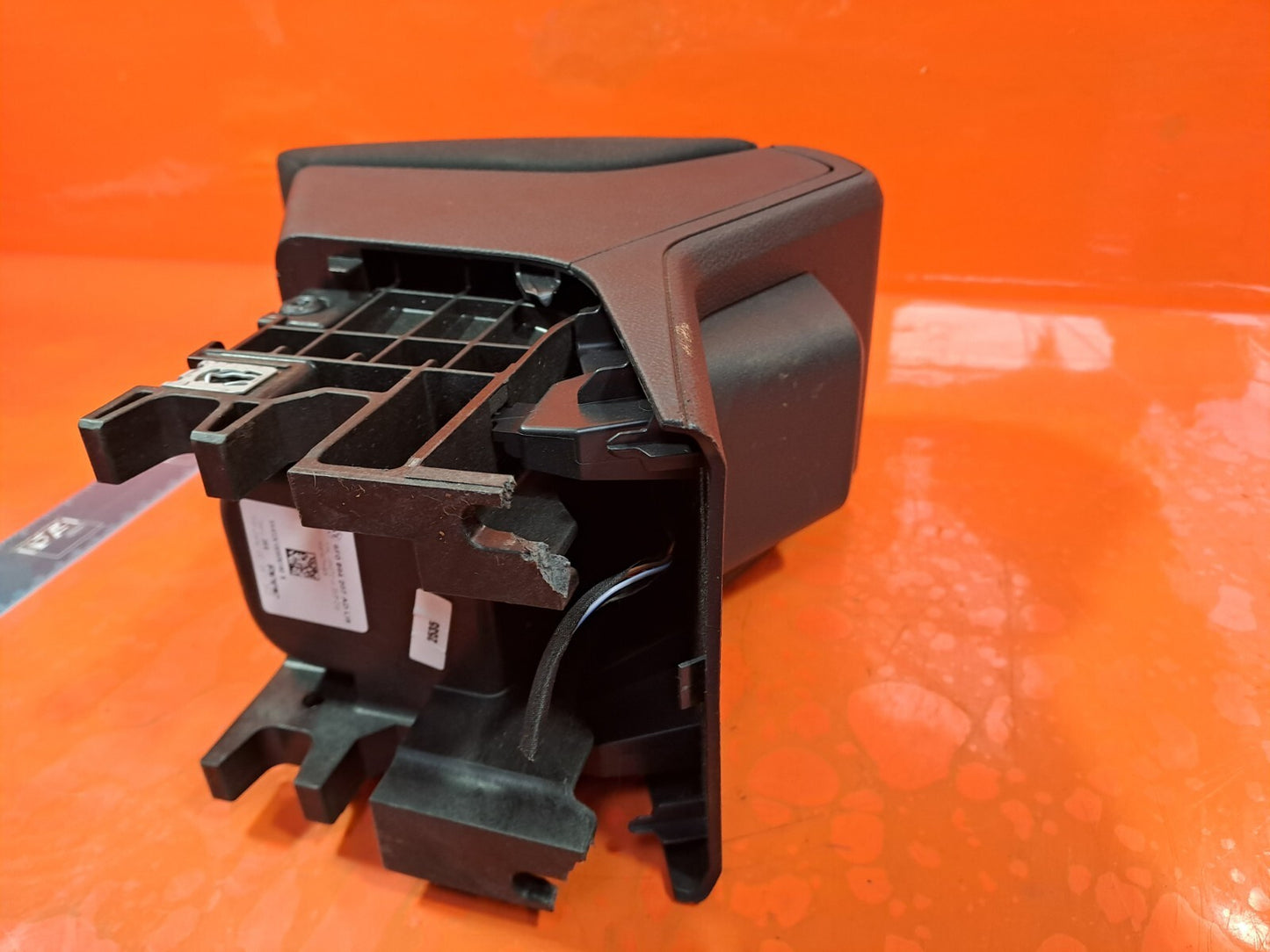 2023 VW TAIGO LIFE 1.0P CENTRE CONSOLE ARMREST 6F0864207AD + WARRANTY A219 - Image 9