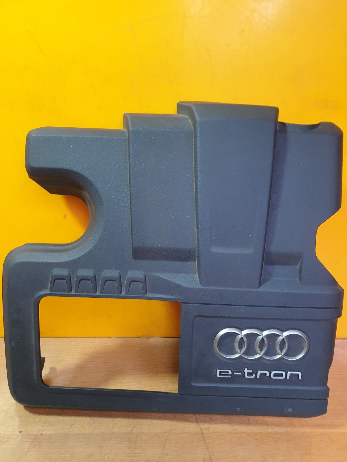 ✅AUDI A3 E-TRON 1.4 PETROL 2015 ENGINE TOP COVER 04E103925C Warranty A204 - Image 2