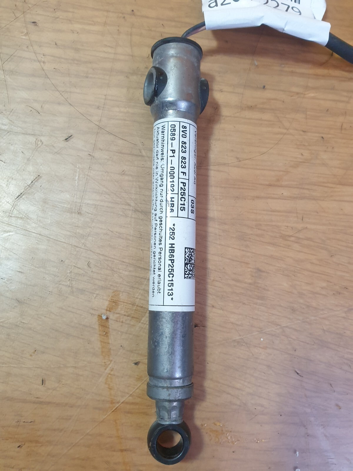 AUDI A3 E-TRON 1.4 PETROL 2015 FRONT RIGHT OR LEFT SIDE BONNET HINGE 8V0823823F - Image 3