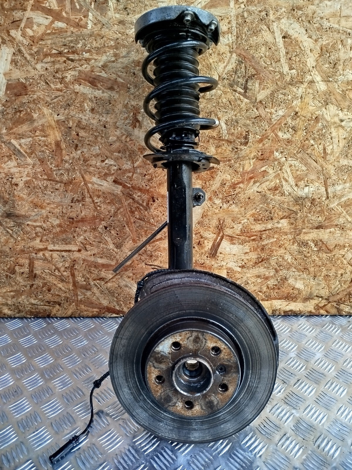 ✅BMW 2 Series F45 216D Luxury 2017 1.5 Diesel FRONT LEFT SUSPENSION LEG HUB A231 - Image 1