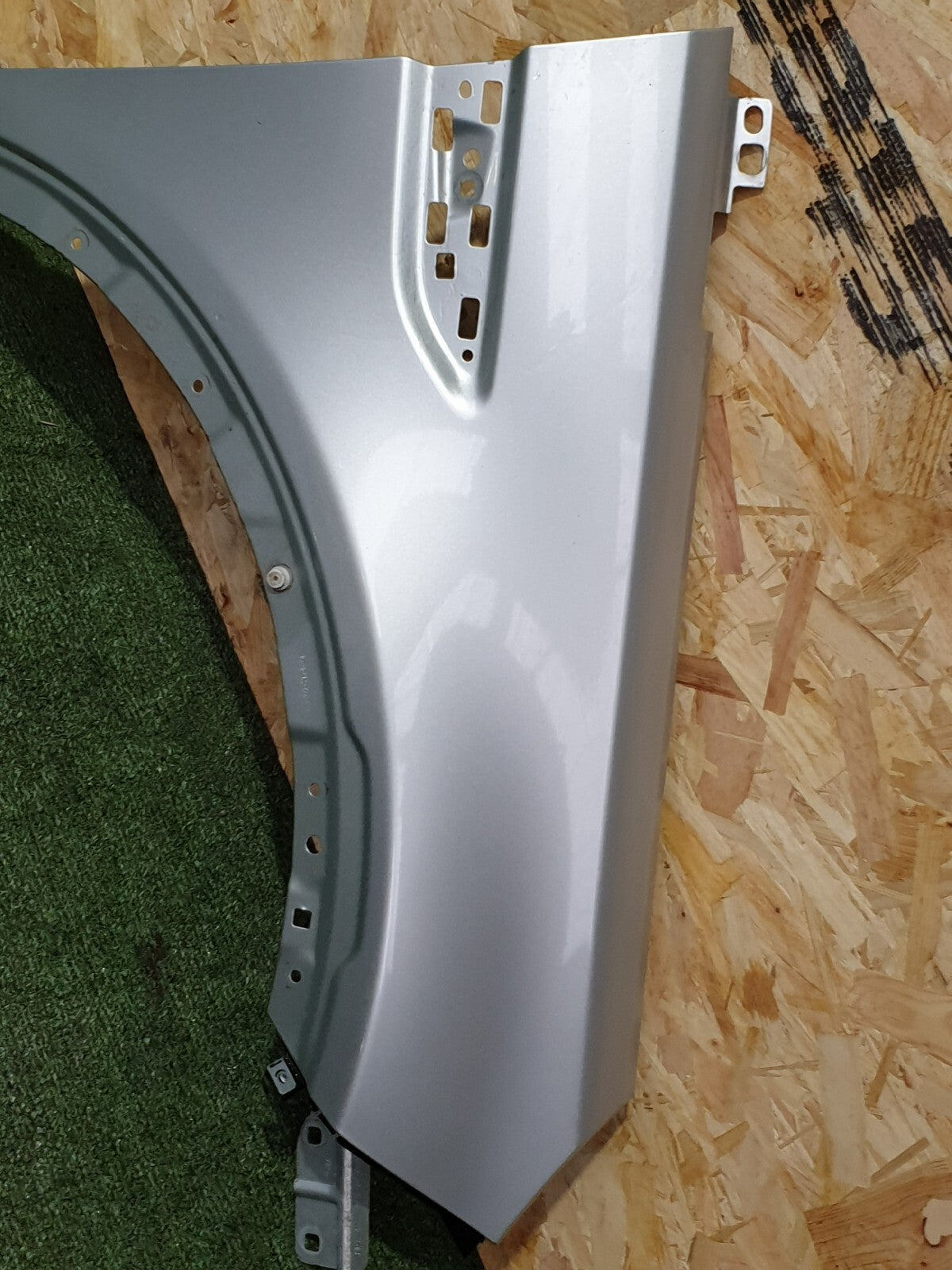 ✅2016 LAND ROVER DISCOVERY SPORT L550 2.0D FRONT RIGHT WING PANEL SILVER A118 - Image 3