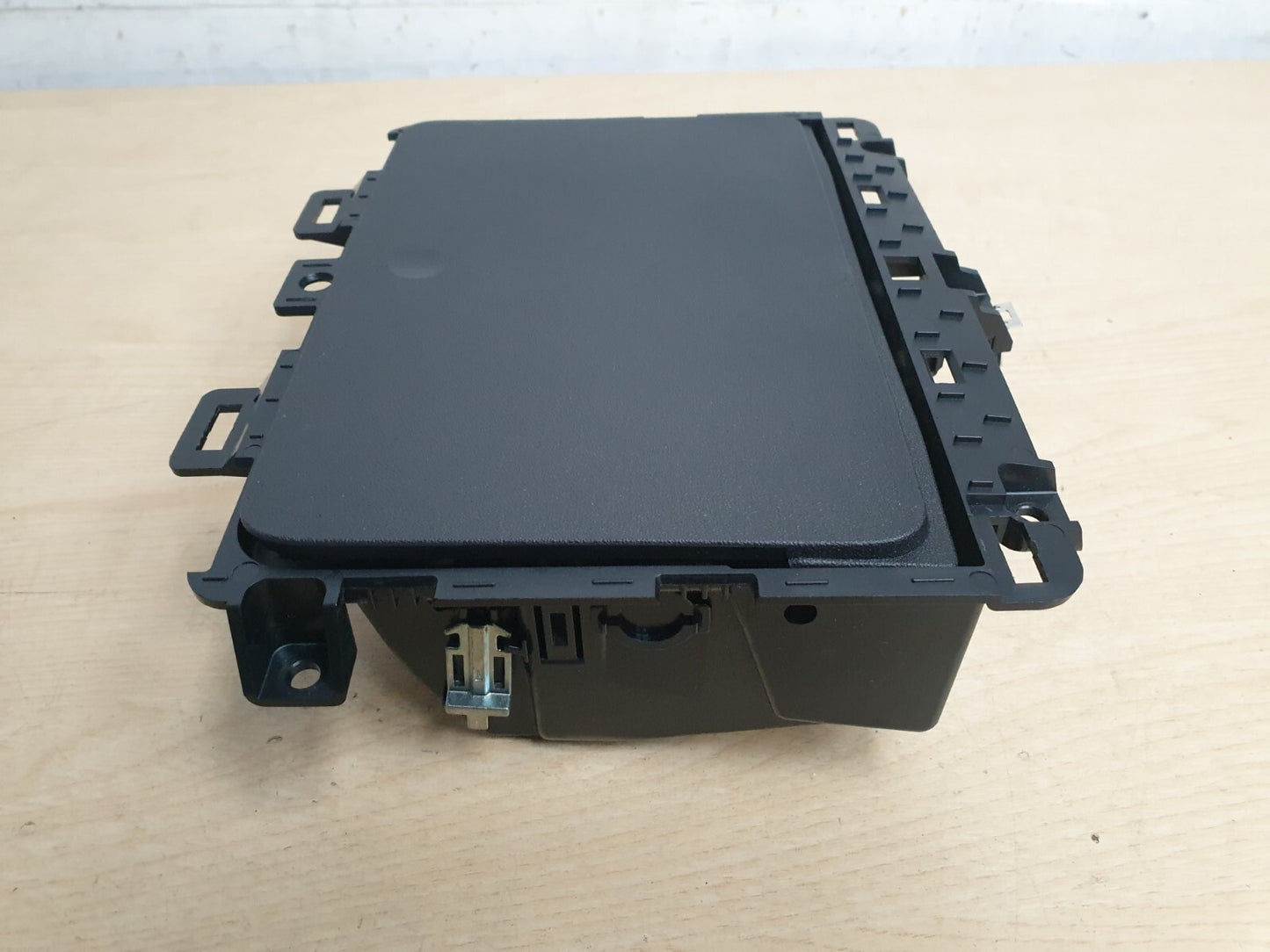 LAND ROVER DISCOVERY 5 L462 2018 GLOVE COMPARTMENT HY3267448 A046 - Image 3