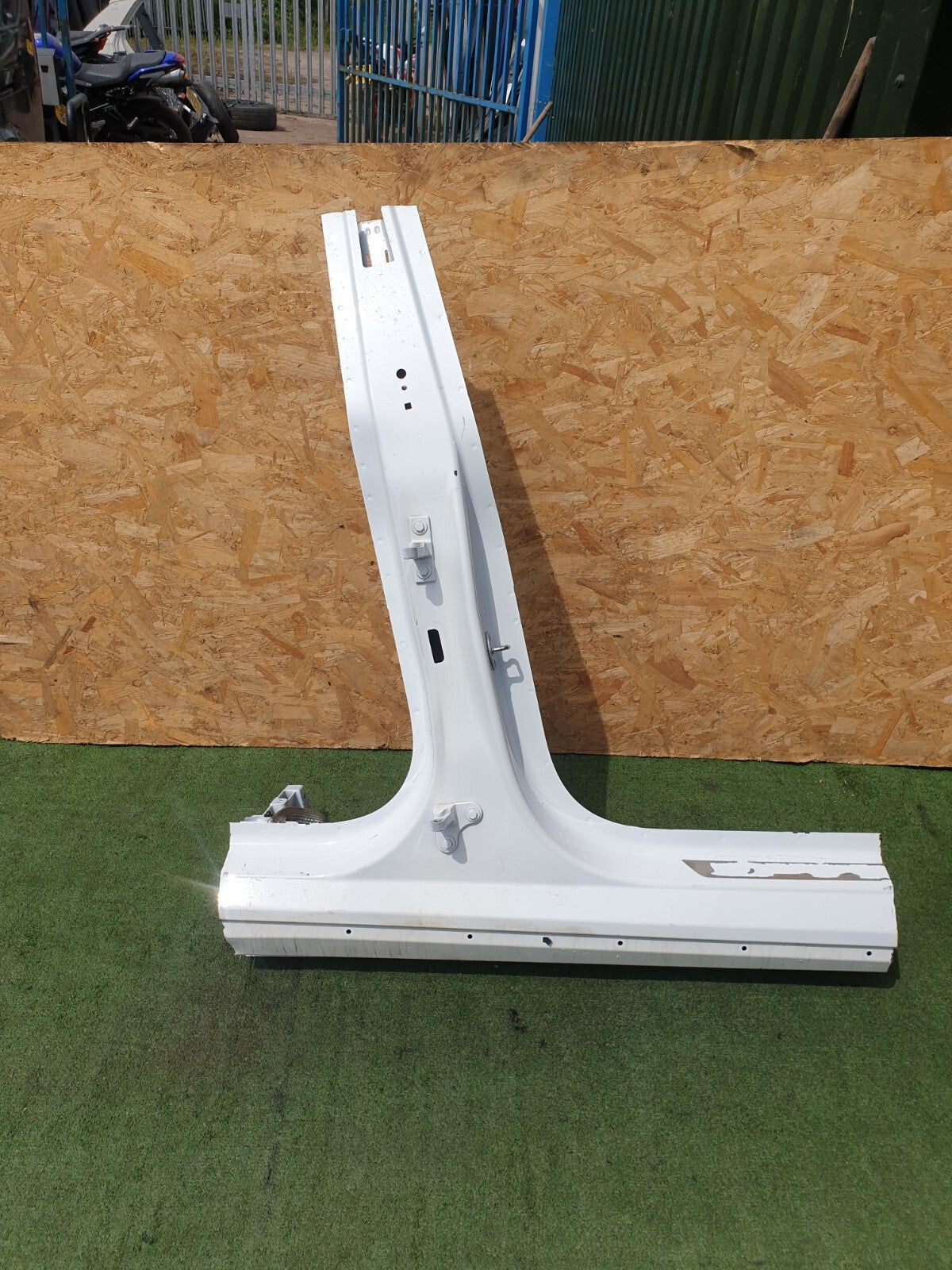 ✅2022 TESLA MODEL Y RIGHT SIDE B PILLAR SILL CUT WHITE + WARRANTY A172 - Image 1