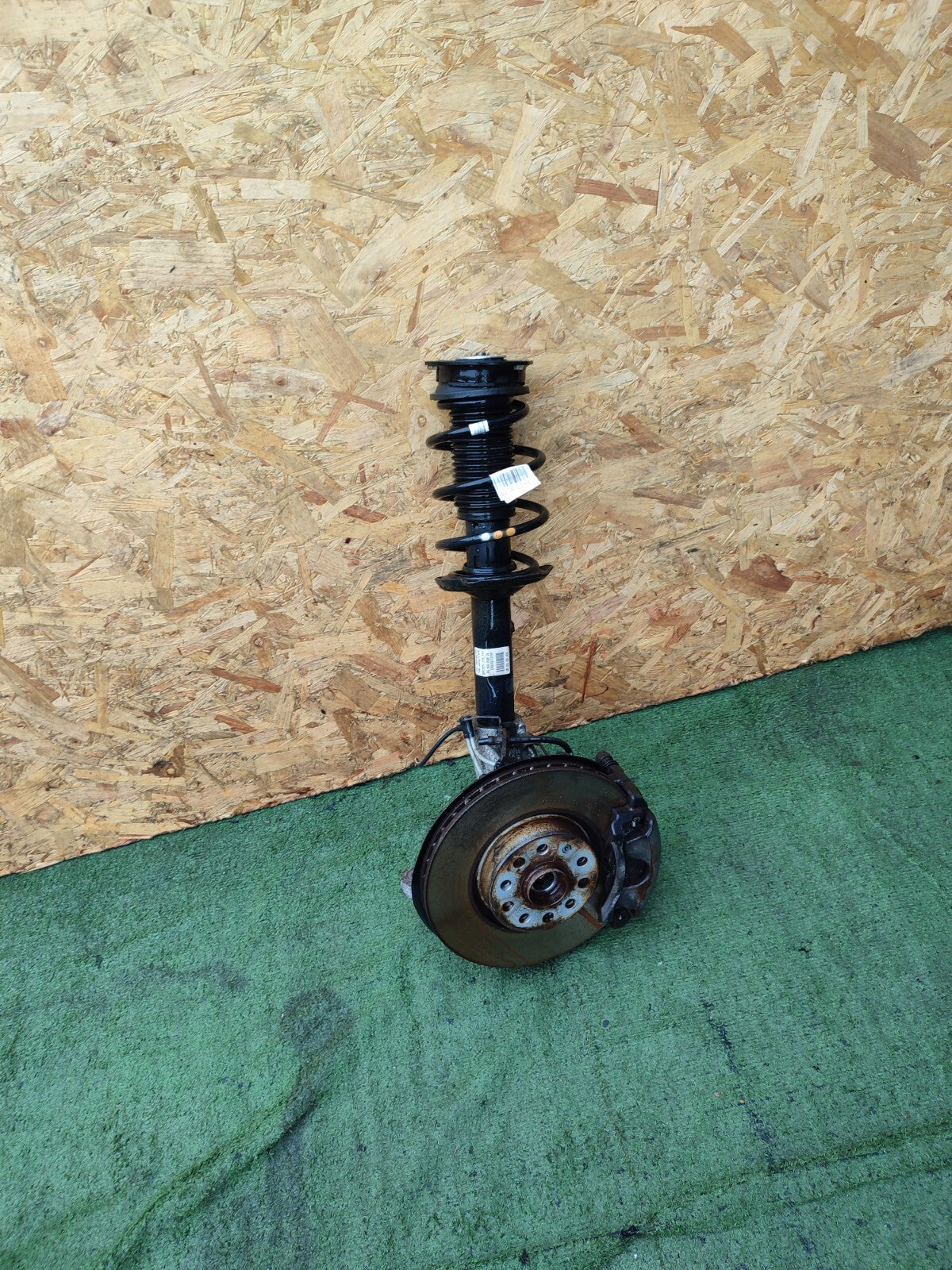 ✅Audi A3 E-Tron 2015 1.4 Petrol FRONT RIGHT SUSPENSION LEG HUB 5Q0413031GD A204 - Image 1