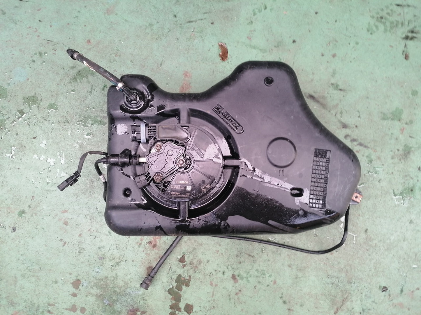 LAND ROVER DISCOVERY 5 L462 2.0D AD BLUE TANK FPLA51229AB - Image 1