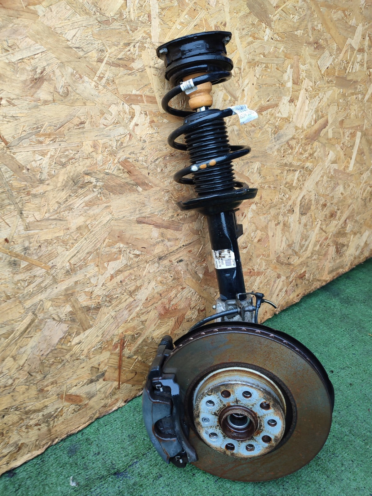 ✅Audi A3 E-Tron 2015 1.4 Petrol FRONT LEFT SUSPENSION LEG HUB 5Q0407251A A204 - Image 1