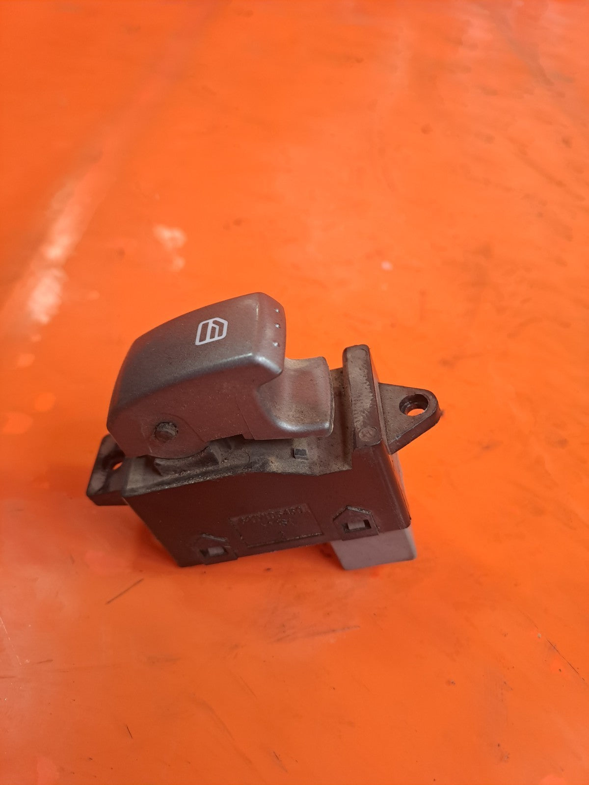 ✅SSANGYONG RODIUS TURISMO 2.2 DIESEL 2017 REAR LEFT WINDOW SWITCH 621W05450 A286 - Image 7