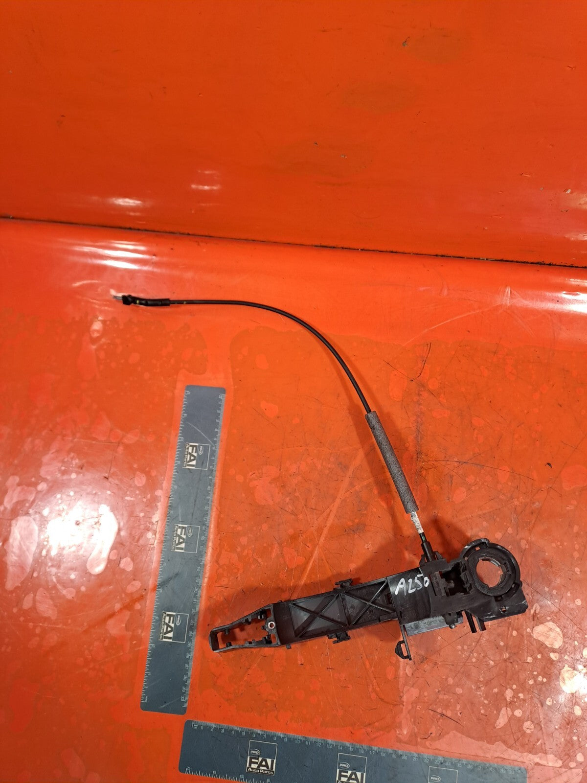 ✅RENAULT TRAFIC MK3 Sl27 1.6 DIESEL 2015 FRONT LEFT EXTERIOR DOOR HANDLE BRACKET - Image 2