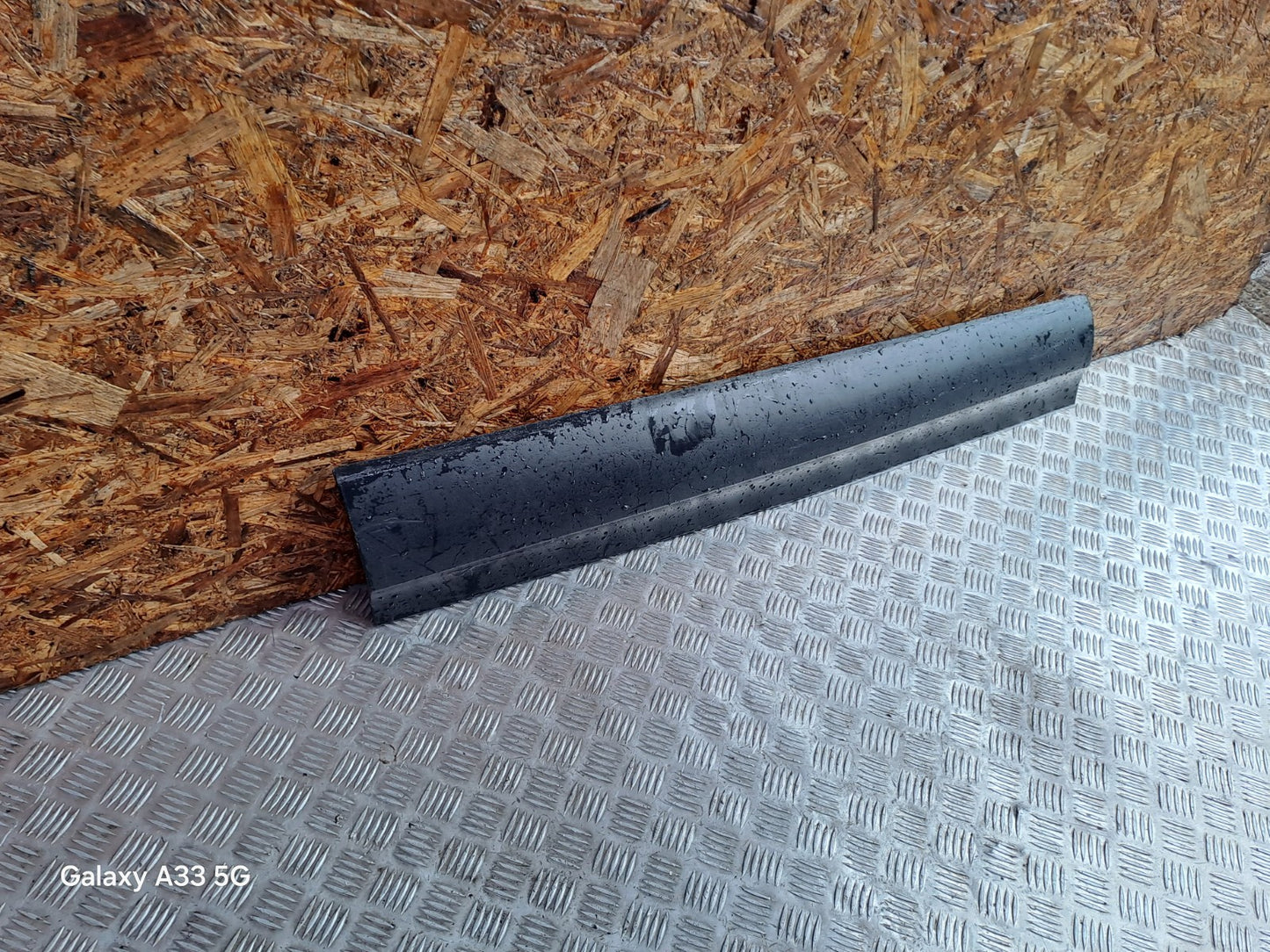 ✅Land Rover Discovery 2.0D 2018 FRONT LEFT DOOR MOULDING HY32-21065-AD Warranty - Image 2