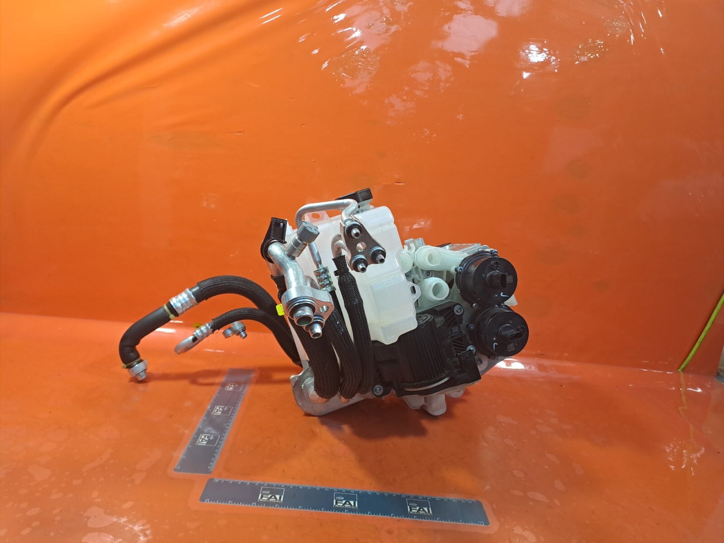 TESLA Model 3 Long 2024 COOLANT EXPANSION TANK 1547595-A2-F 1523002-00-B A207 - Image 2