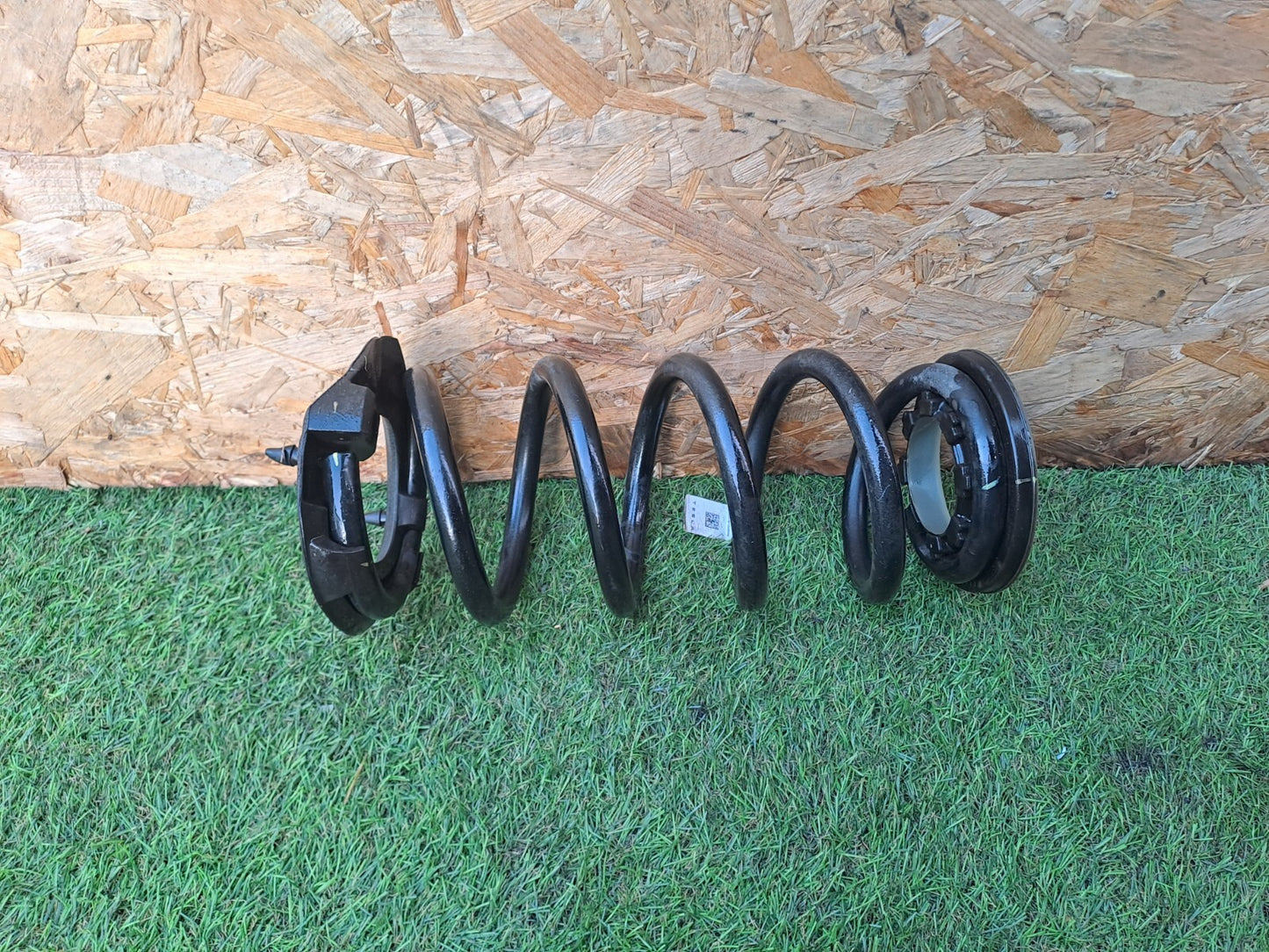 2024 TESLA MODEL 3 LONG REAR LEFT COIL SPRING 1344472-00-B + WARRANTY A207 - Image 4