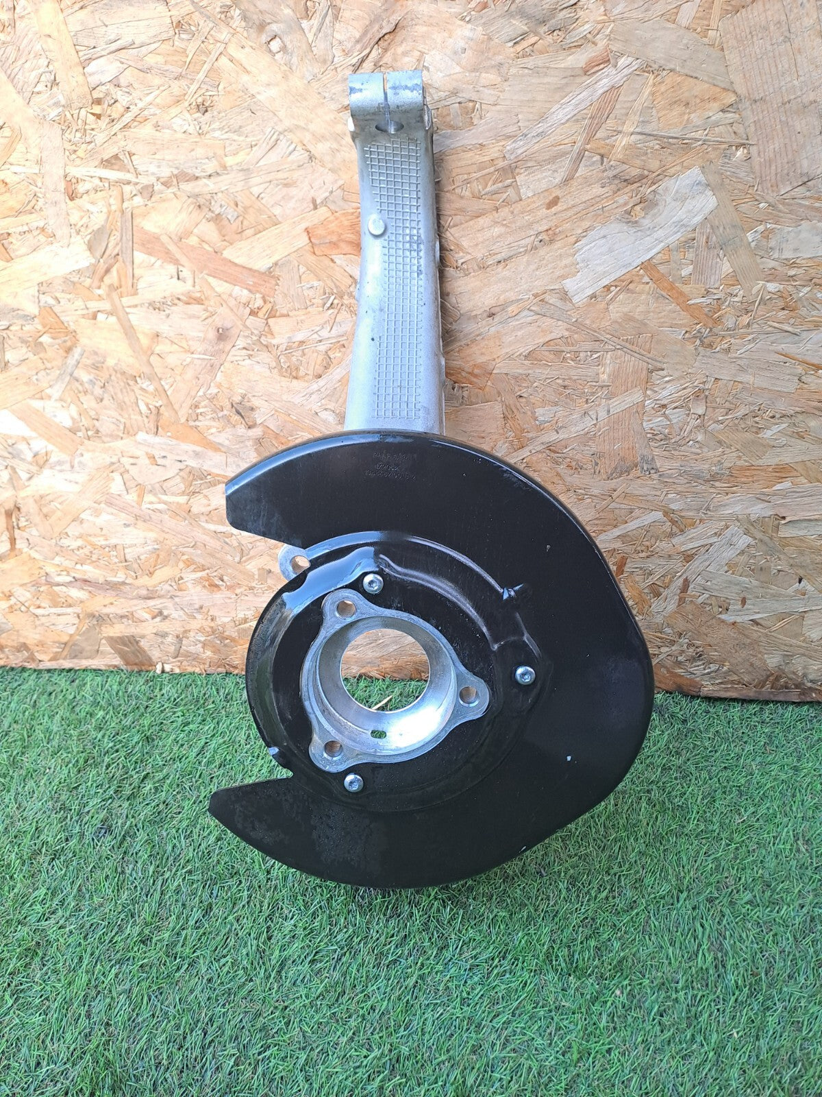 2024 TESLA MODEL 3 LONG FRONT RIGHT WHEEL HUB 1344316-00-C + WARRANTY A207 - Image 1