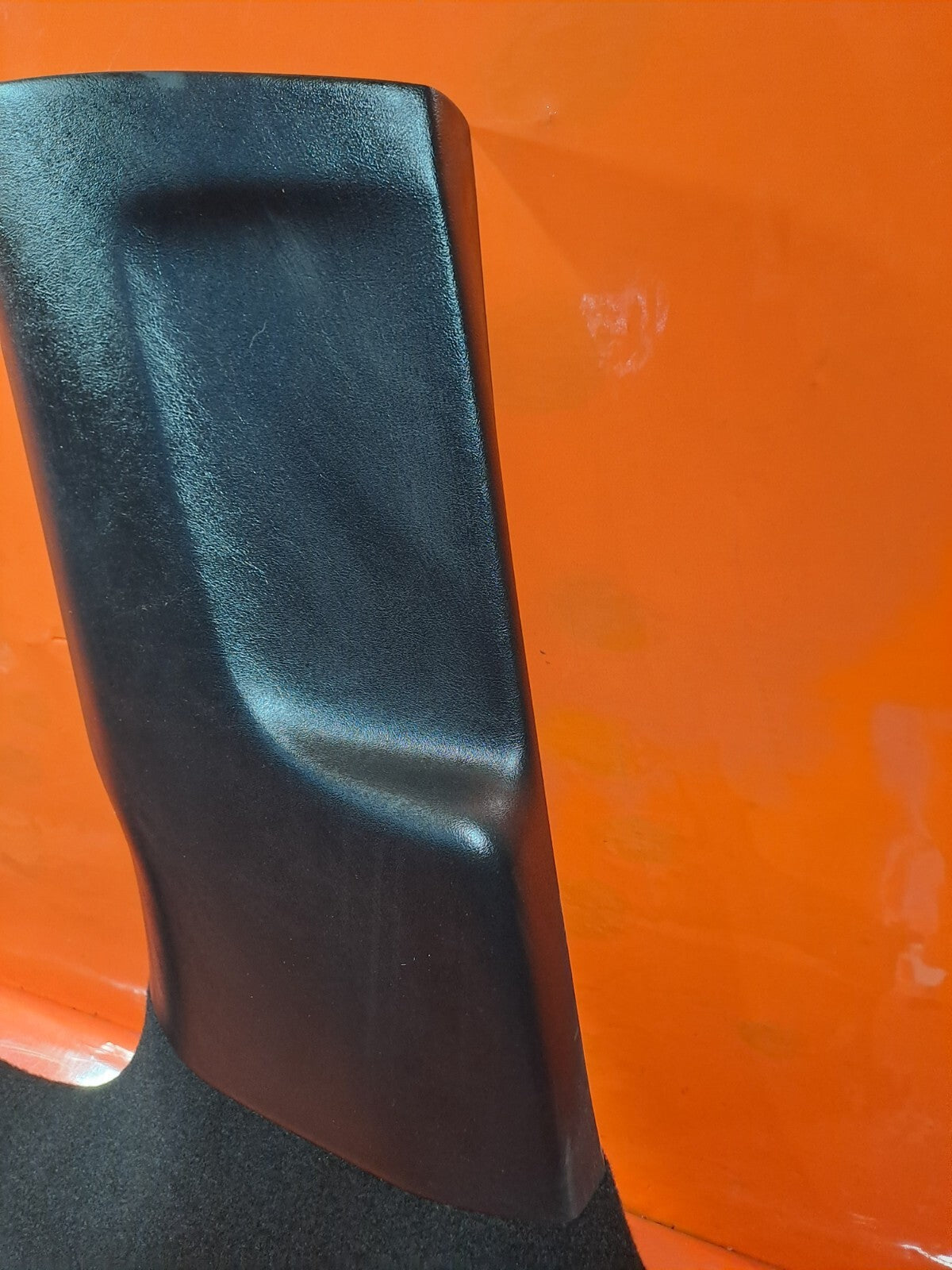 TESLA MODEL 3 LONG 2024 LEFT SIDE LOWER B PILLAR COVER TRIM 1733794-10-E A207 - Image 4