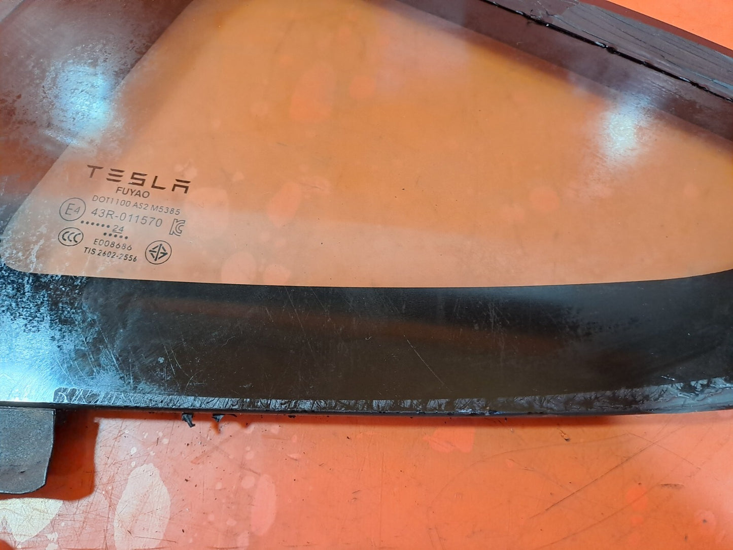 TESLA MODEL 3 LONG 2024 REAR LEFT QUARTER WINDOW GLASS 43R-011570 1910989-00-C - Image 8