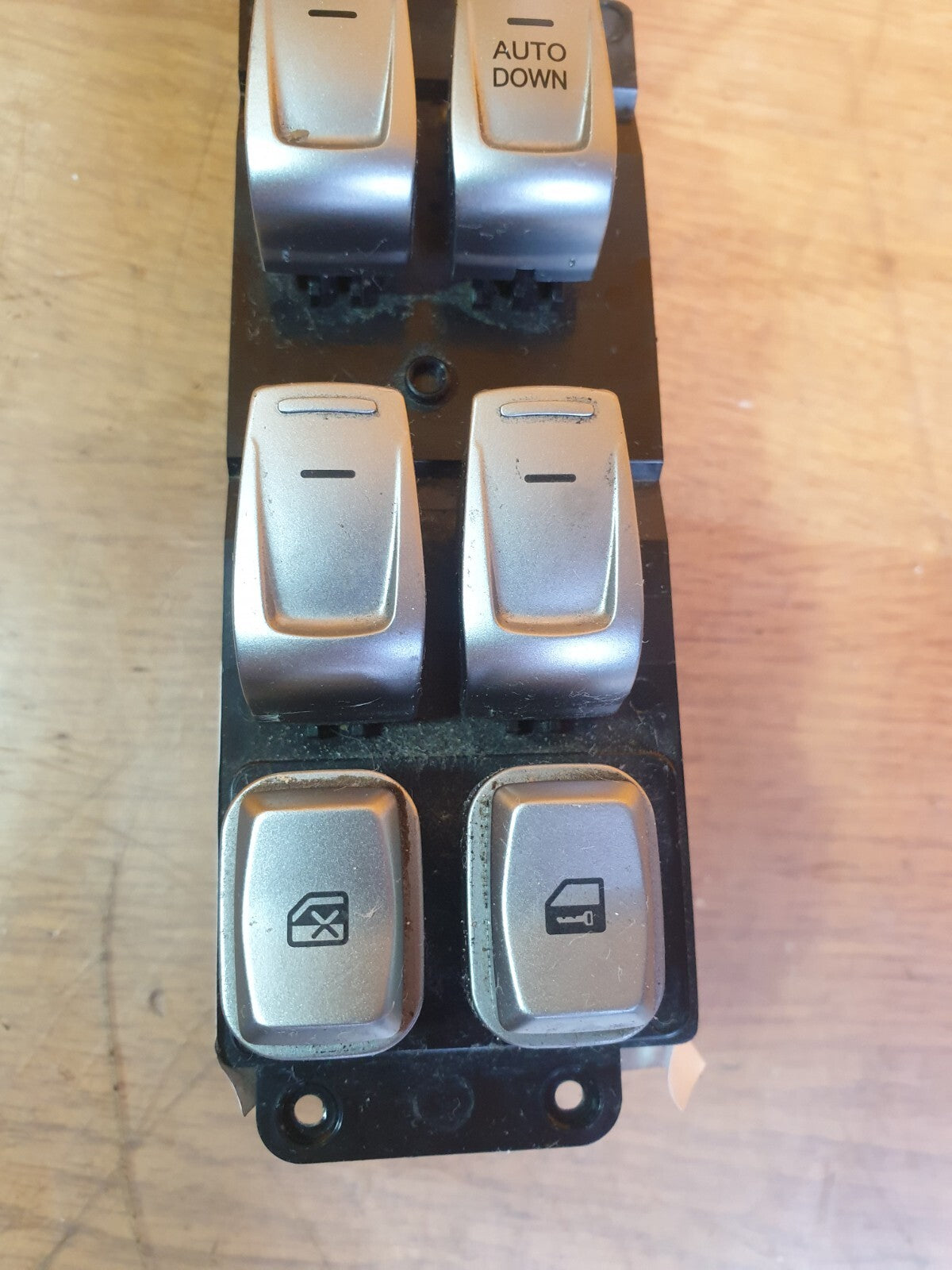 ✅2016 SSANGYONG TIVOLI XLV FRONT RIGHT ELECTRIC WINDOW SWITCH 85812-35000 A163 - Image 2