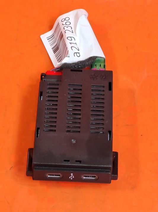 VW TAIGO LIFE 1.0 PETROL 2023 USB SOCKET CONNECTOR 2G6035736 Warranty A219 - Image 1