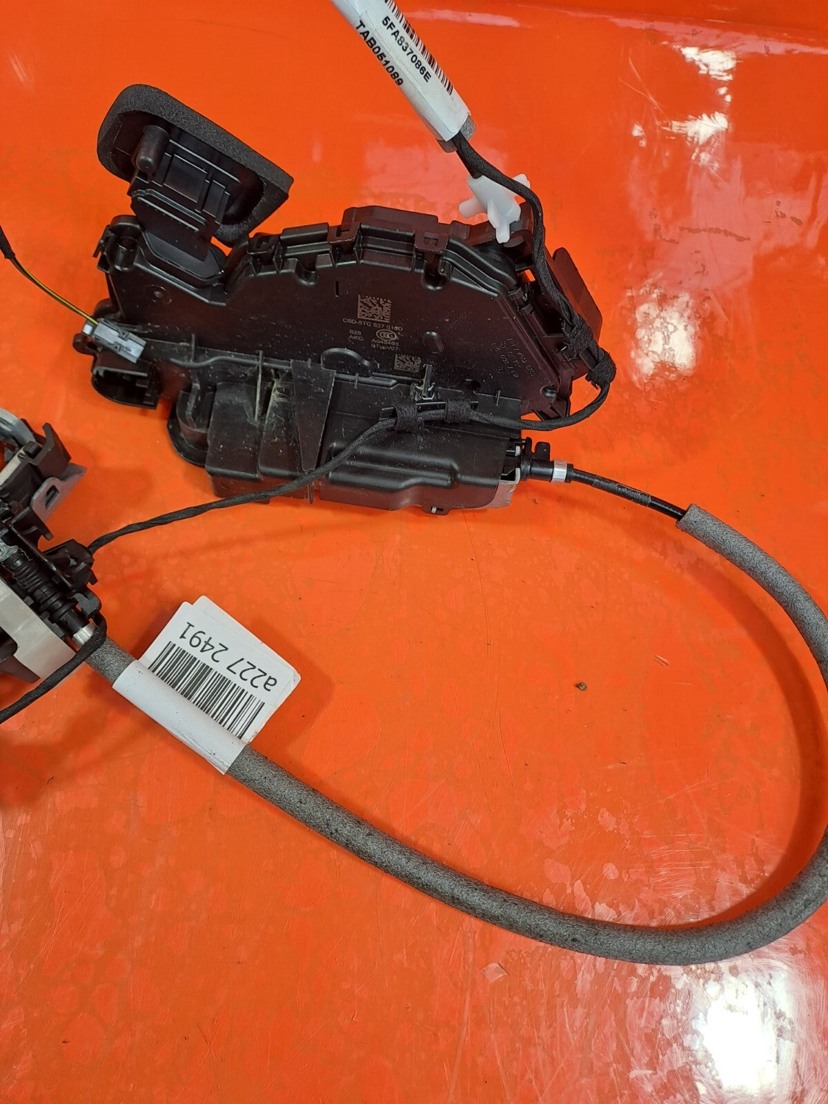 Cupra Leon VZ2 2023 1.4 Petrol FRONT RIGHT DOOR LOCK MECHANISM C6D-5TC837016D - Image 3