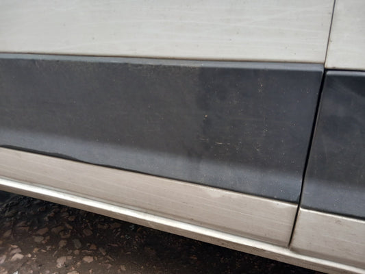2023 Maxus Deliver 9 Front Left Door Trim Moulding Warranty A425 - Image 2