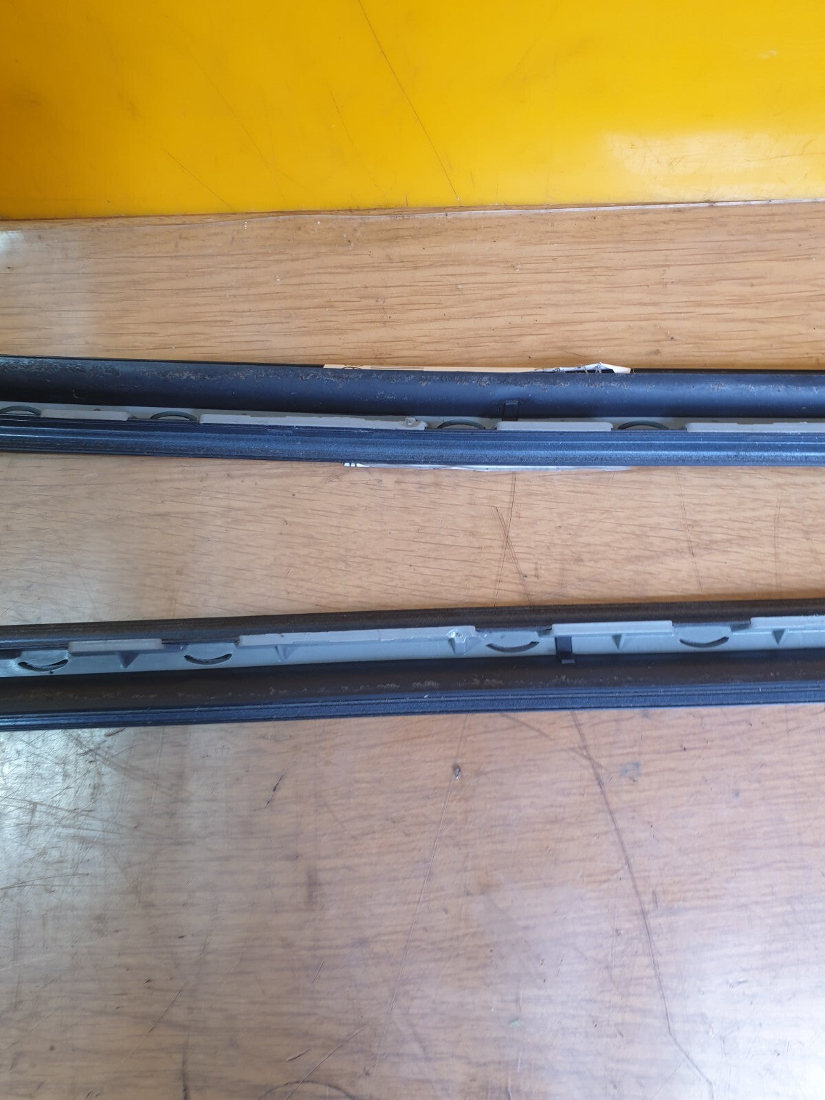 ✅2014 BMW 5 SERIES F11 4.4P WINDSCREEN MOULDING TRIM PAIR 7362463 7362464 A153 - Image 7