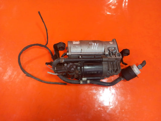 Mercedes E300 W212 2.1 Diesel 2013 Air Suspension Compressor A2123200404 A271 - Image 2