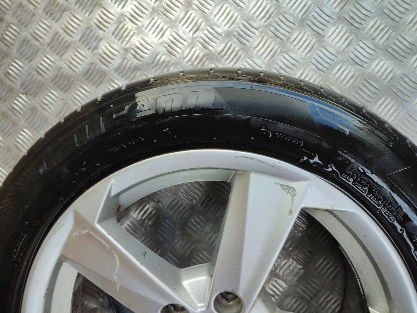 ✅AUDI Q2 S-LINE 1.4 PETROL 2017 ALLOY WHEEL & TYRE 215/55 ZR17 81A601025B A134 - Image 6
