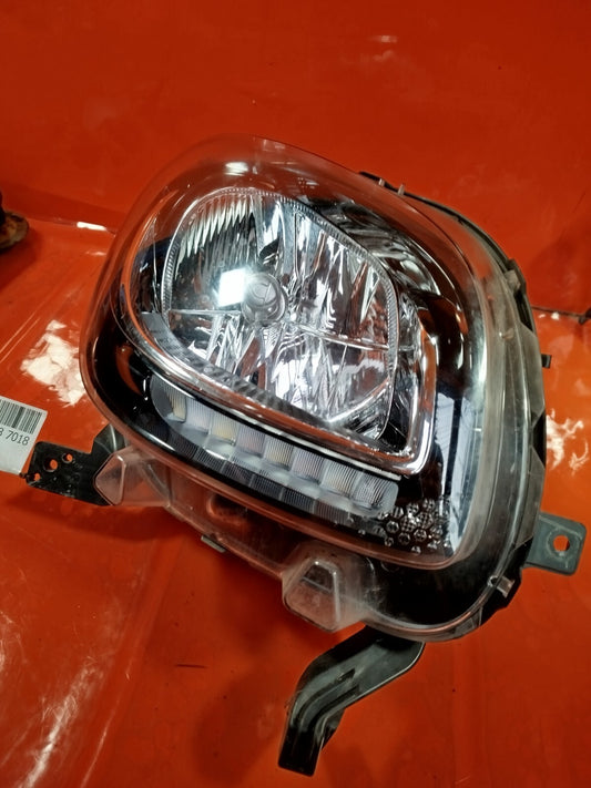 ✅SMART EQ FORFOUR 2020 FRONT RIGHT HEADLIGHT Broken Bracket - Image 1