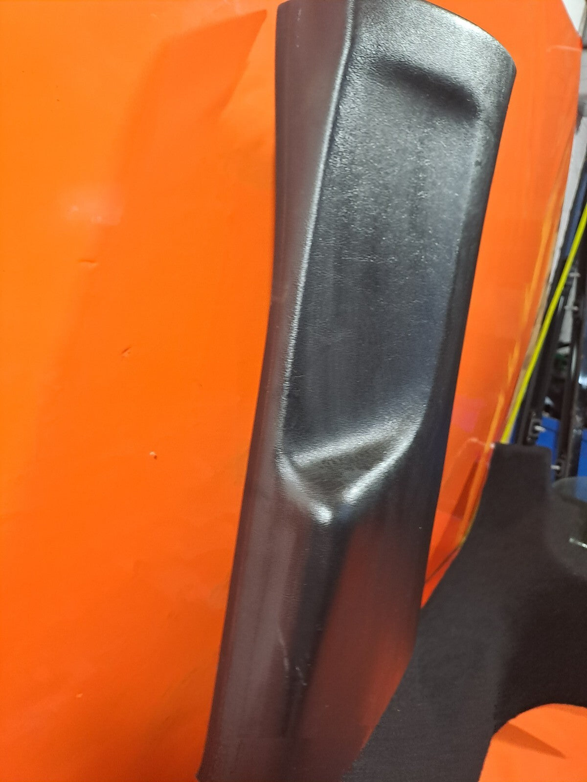 TESLA MODEL 3 LONG 2024 RIGHT SIDE LOWER B PILLAR COVER TRIM 1733762-10-D A207 - Image 4