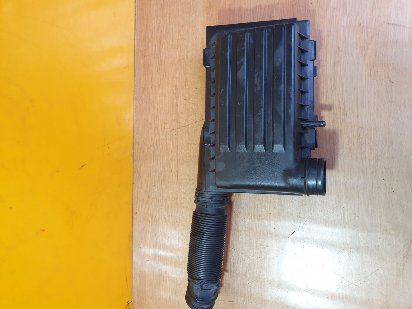 AUDI A3 E-TRON 1.4 PETROL 2015 AIR FILTER BOX 04E129611G Warranty A204 - Image 2