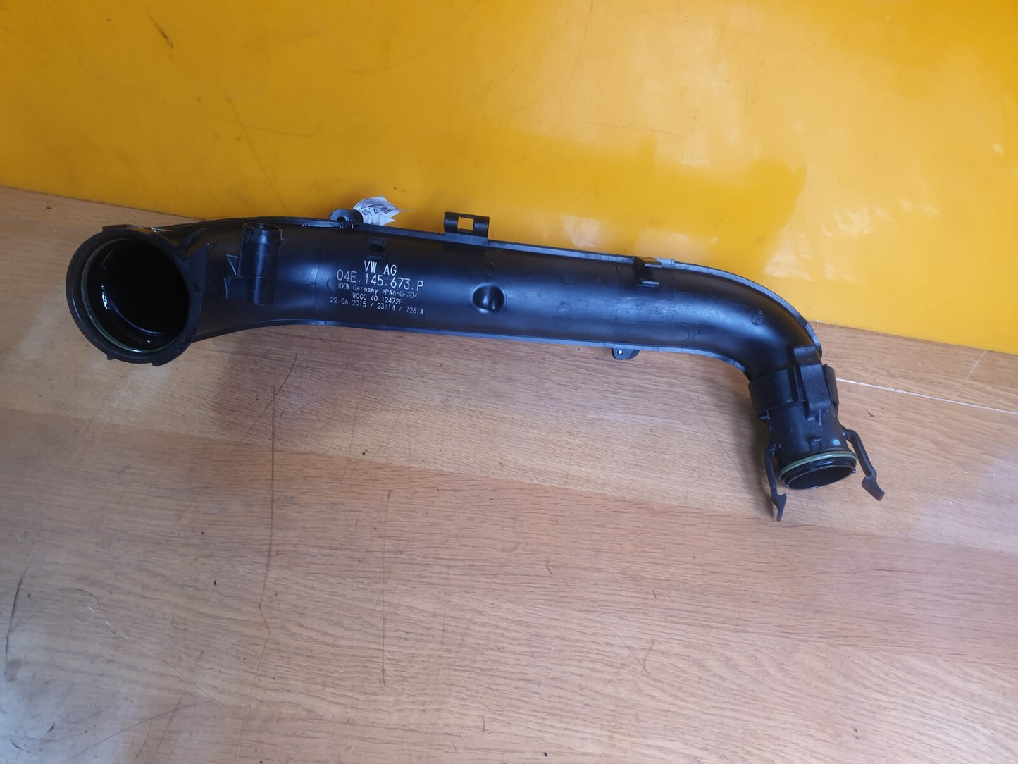 ✅AUDI A3 E-TRON 1.4 PETROL 2015 AIR INTAKE PIPE 04E145673P Warranty A204 - Image 3