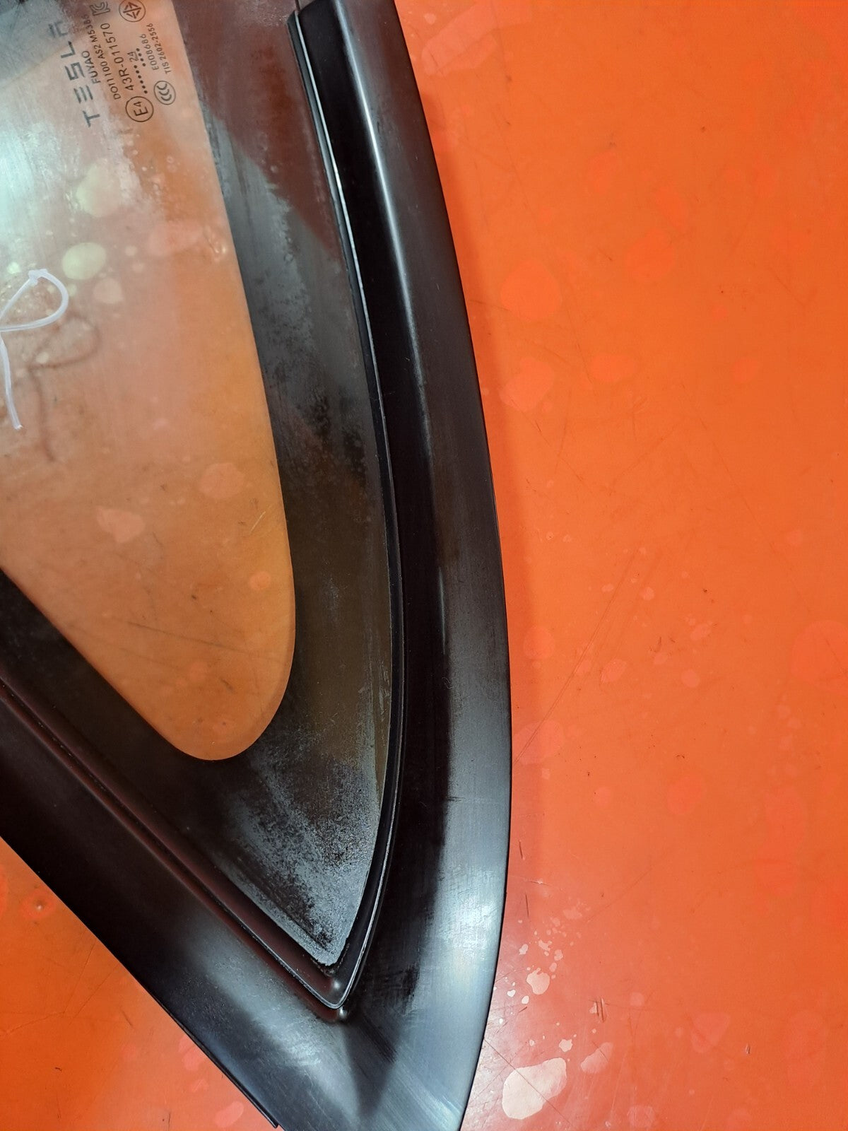 TESLA MODEL 3 LONG 2024 REAR RIGHT QUARTER WINDOW GLASS 43R-011570 1910990-00-C - Image 4
