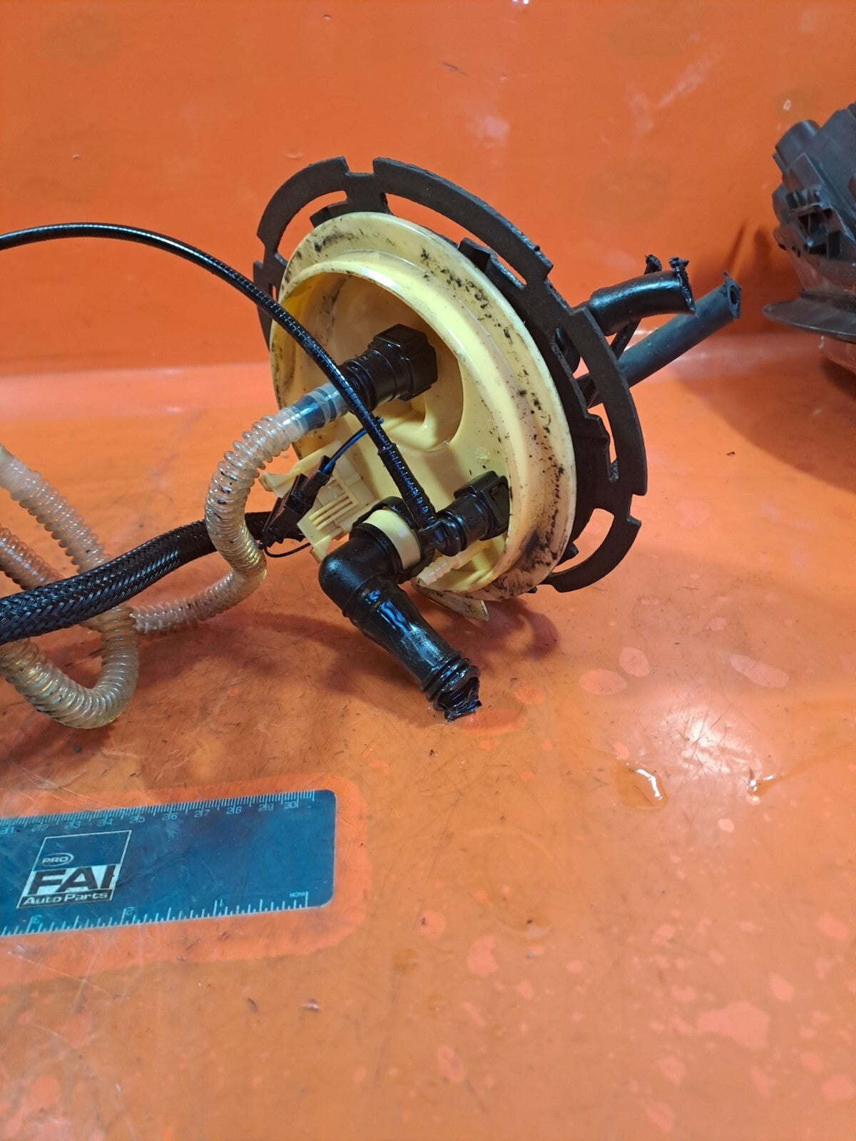 ✅2011 LAND ROVER DISCOVERY 4 L319 3.0D FUEL PUMP SENDER UNIT AH22-9039-BD A239 - Image 3