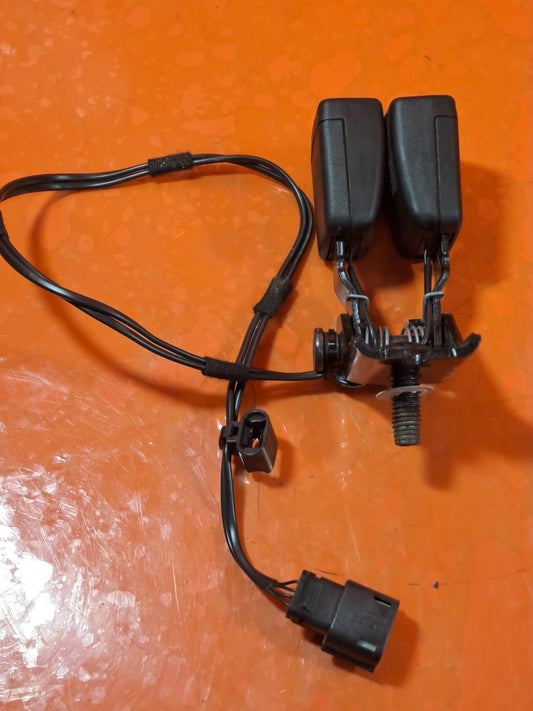 ✅FORD PUMA St-LINE X 1.0 PETROL 2021 REAR DOUBLE SEAT BELT BUCKLE L1TBA613K21AA - Image 2
