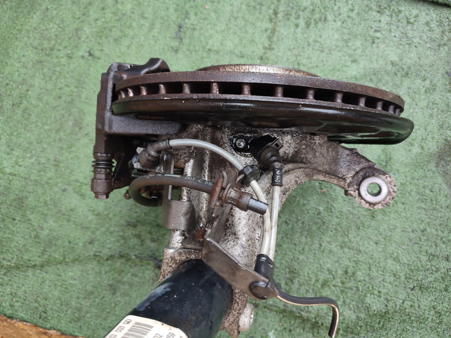 ✅Audi A3 E-Tron 2015 1.4 Petrol FRONT RIGHT SUSPENSION LEG HUB 5Q0413031GD A204 - Image 10