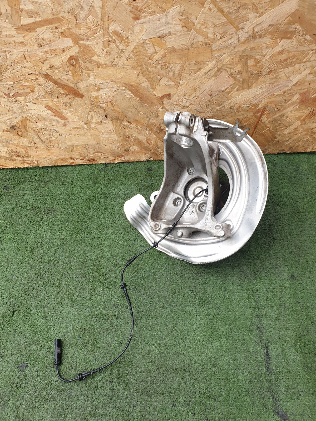 BMW Z4 G29 sDrive20i 2.0 PETROL 2023 FRONT LEFT WHEEL HUB SPINDLE 6871337 621654 - Image 2