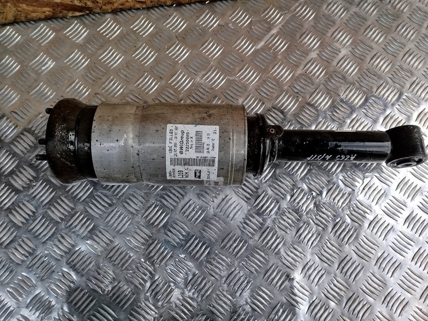 ✅Land Rover Discovery 4 L319 2010 3.0 D Front Right Air Strut Shock Absorber - Image 1