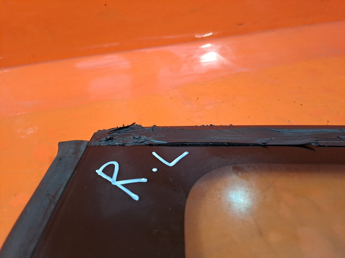 TESLA MODEL 3 LONG 2024 REAR LEFT QUARTER WINDOW GLASS 43R-011570 1910989-00-C - Image 4