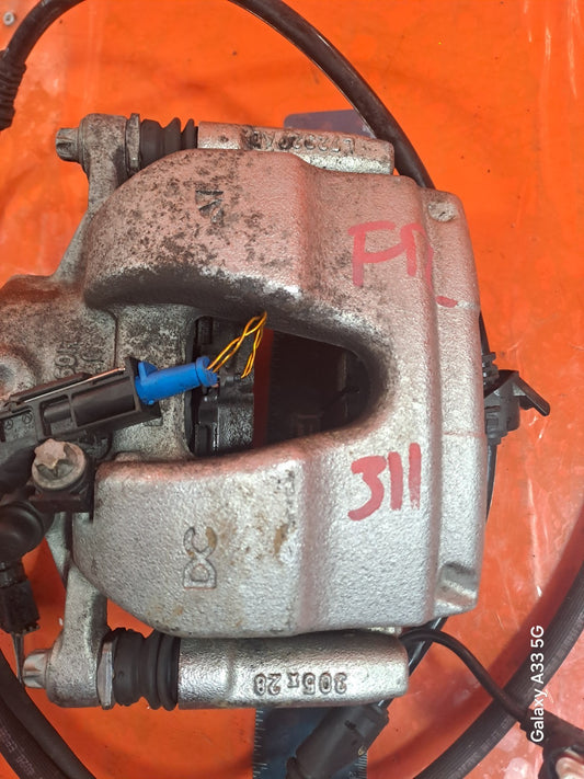 ✅MERCEDES A180 SPORT 1.3 PETROL 2025 FRONT RIGHT BRAKE CALIPER A1774219200 A311 - Image 2