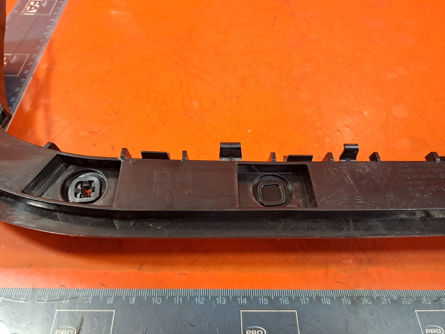TESLA MODEL 3 LONG 2024 REAR RIGHT WING SUPPORT BRACKET 1762735-00-C Warranty - Image 3