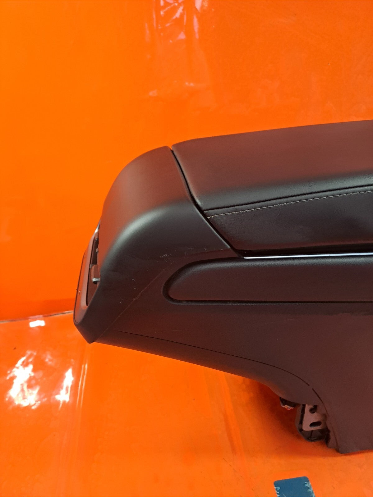 ✅TESLA MODEL 3 LONG RANGE 2020 CENTRE CONSOLE ARMREST 1087897-00-B 1522264-00-B - Image 11