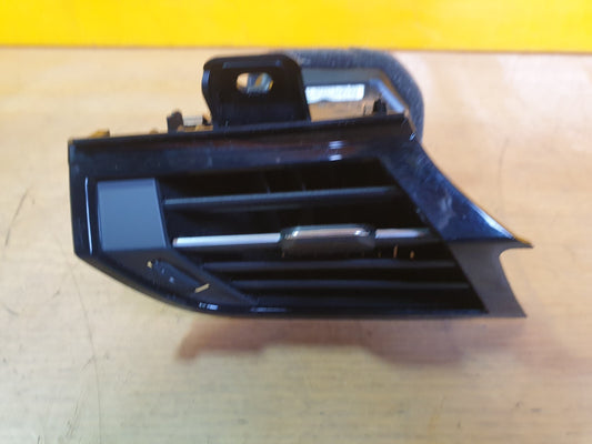 ✅AUDI Q3 S LINE 1.5 PETROL 2020 FRONT RIGHT DASHBOARD AIR VENT 83C820902 A198 - Image 2