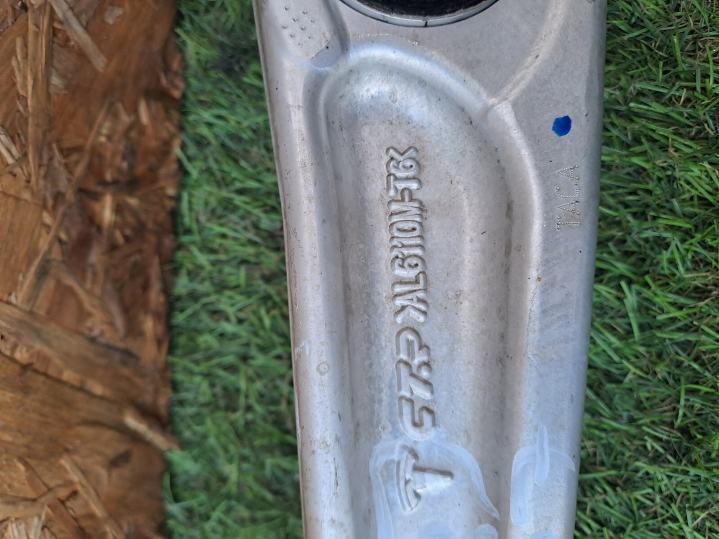2024 TESLA MODEL 3 LONG FRONT RIGHT LOWER SUSPENSION ARM 1344341-00-B A207 - Image 5