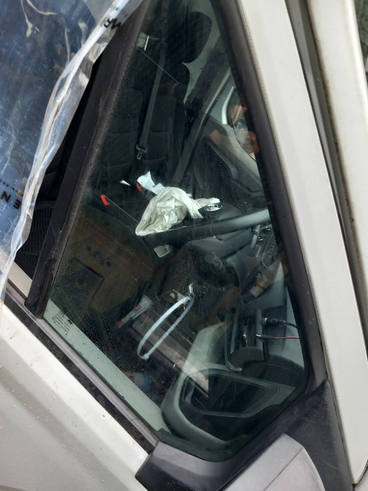 2023 Maxus Deliver 9 Front Right Quarter Window Glass Warranty A425 - Image 2