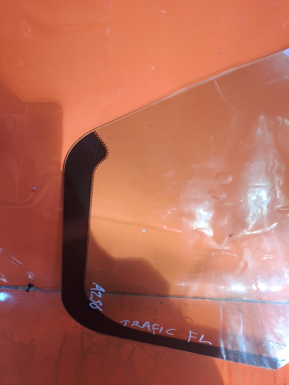 ✅RENAULT TRAFIC MK3 Sl27 1.6 DIESEL 2016 FRONT LEFT DOOR QUARTER WINDOW GLASS - Image 7
