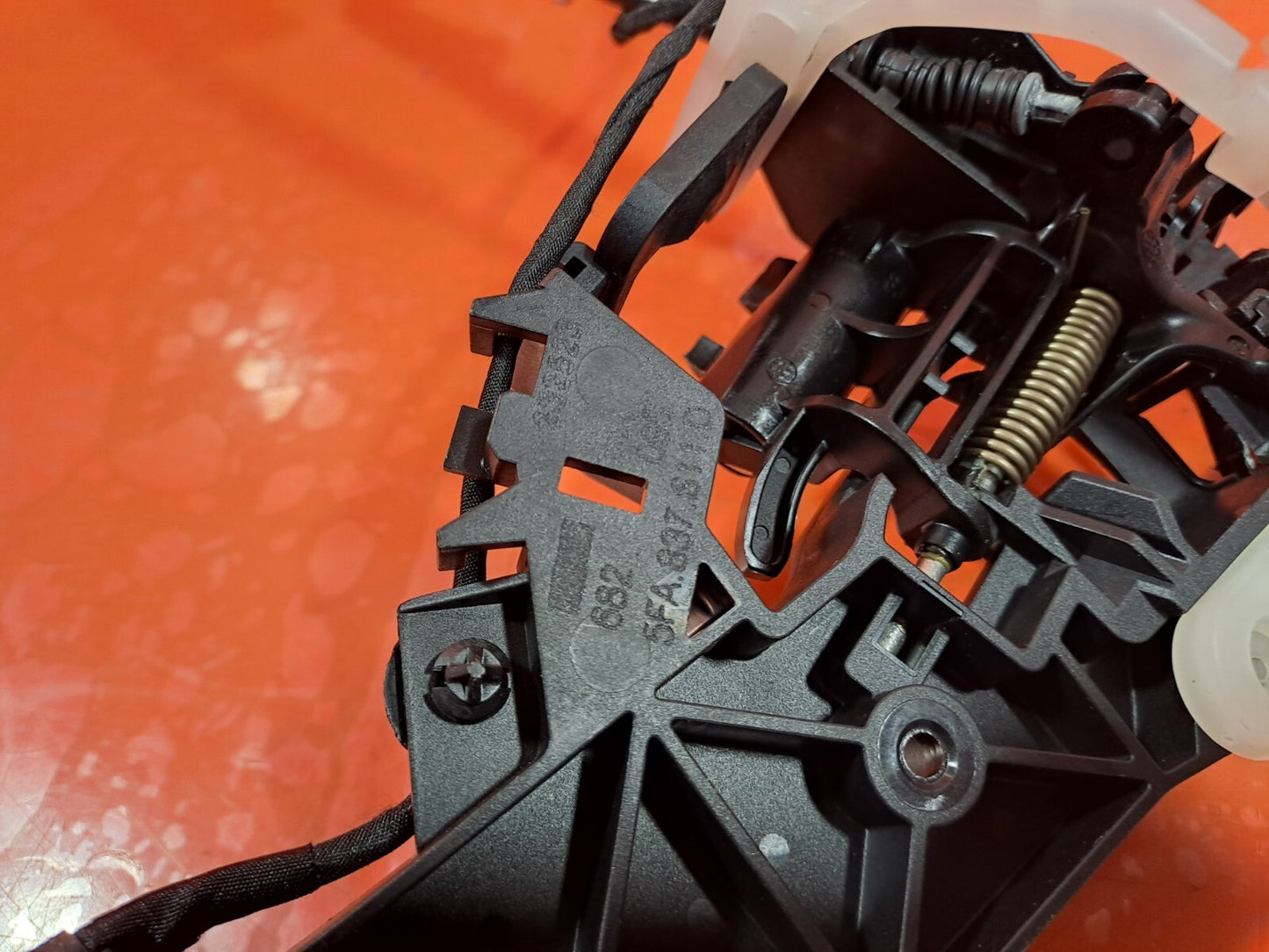 Cupra Leon VZ2 2023 1.4 Petrol FRONT LEFT DOOR LOCK MECHANISM C5D-5TC837015D - Image 4
