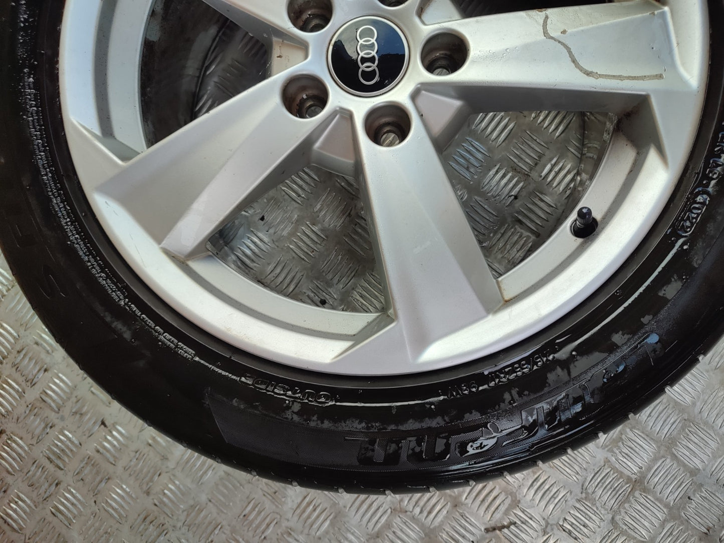 ✅AUDI Q2 S-LINE 1.4 PETROL 2017 ALLOY WHEEL & TYRE 215/55 ZR17 81A601025B A134 - Image 4