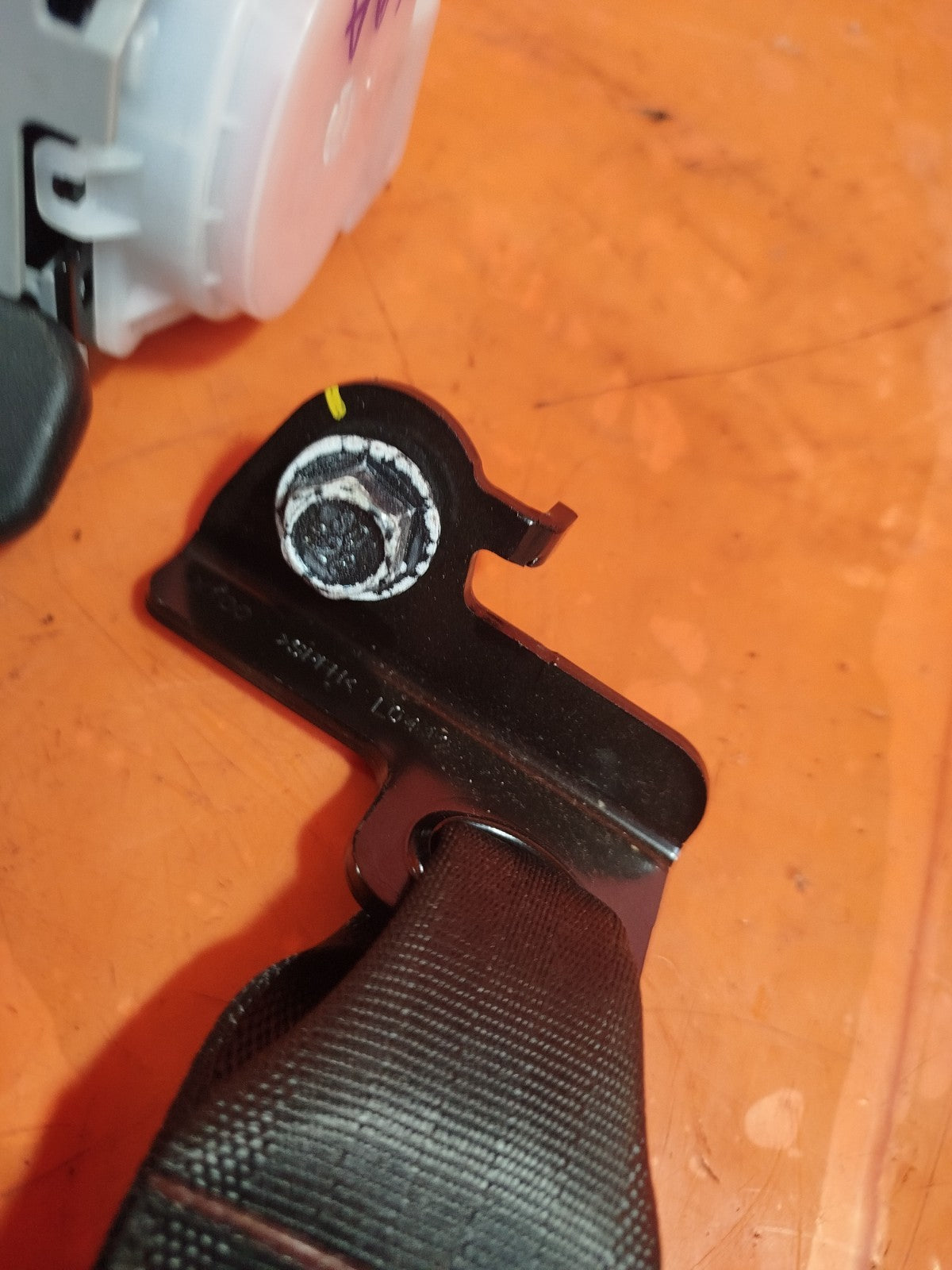 ✅SSANGYONG TIVOLI REAR CENTRE MIDDLE SEAT BELT 75605-35000 Warranty xAA