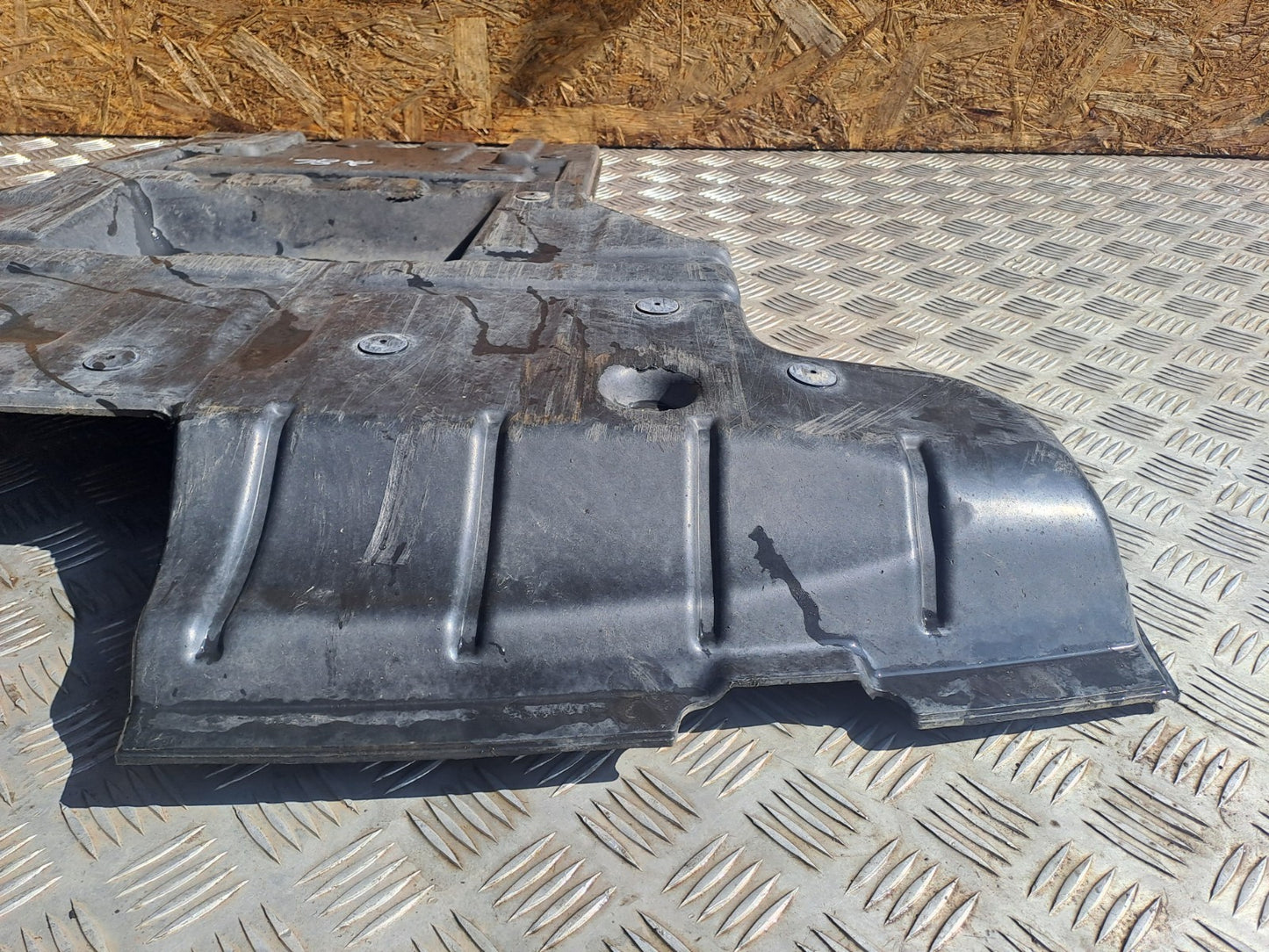 ✅SSANGYONG RODIUS TURISMO 2.2 DIESEL 2017 ENGINE UNDERTRAY COVER 24910-21000