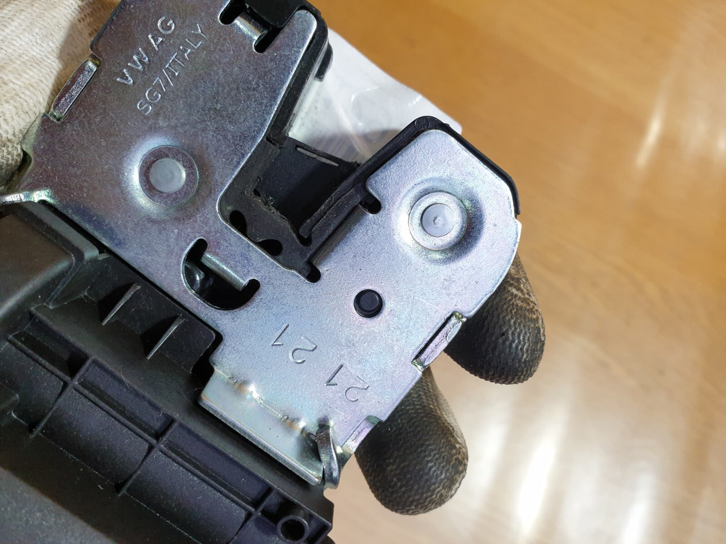 ✅AUDI A3 S LINE 1.4 PETROL 2021 TAILGATE BOOT LOCK MECHANISM 8W9827505C Warranty