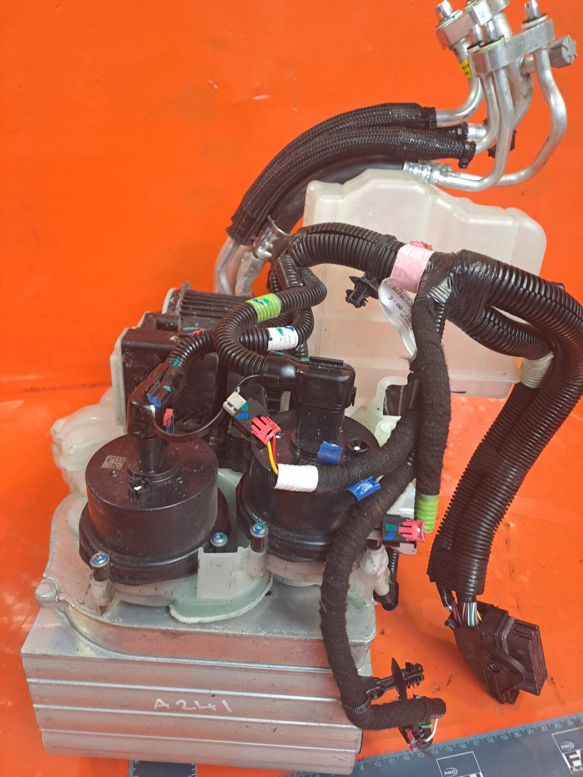 ✅TESLA MODEL 3 2022 SUPERMANIFOLD OCTAVALVE COOLANT EXPANSION TANK 1549902-00-C